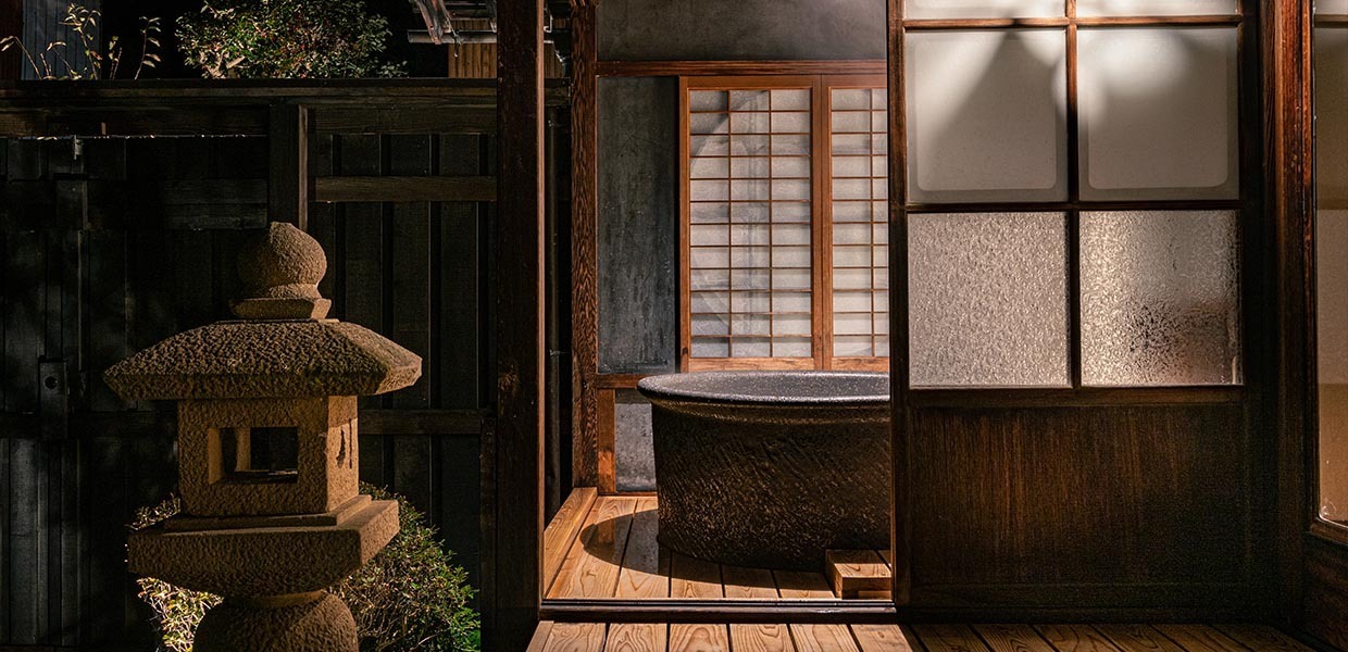 Privates Bad im BYAKU Narai