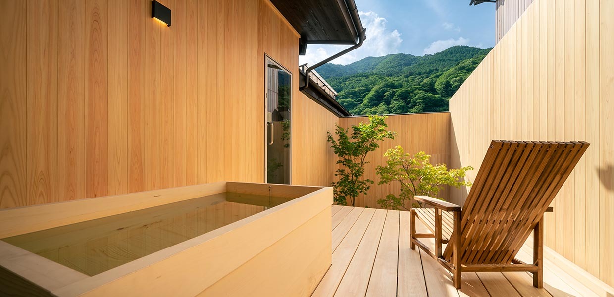 Outdoor Badewanne im BYAKU Narai