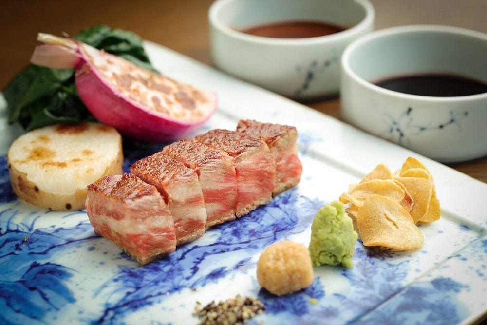fufu-hakone-japan-familienluxusreisen-thefamilyproject-sushi