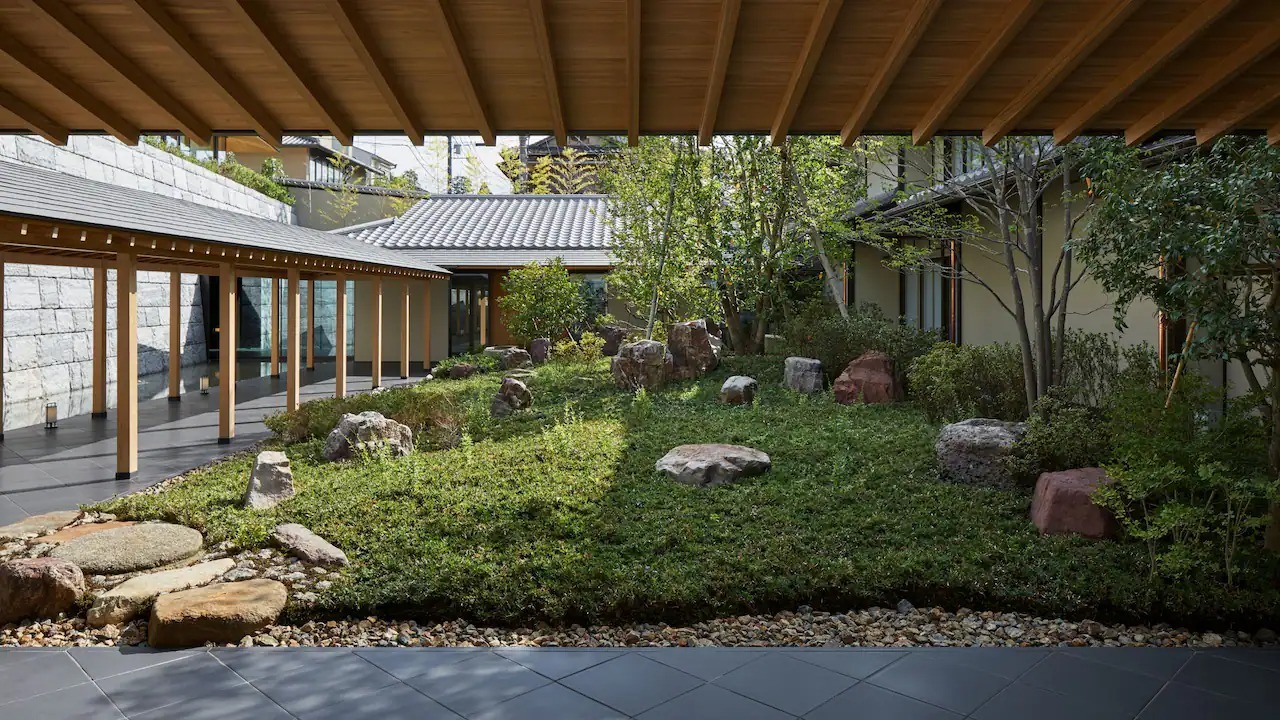 park-hyatt-kyoto-japan-familienluxusreisen-thefamilyproject-garten