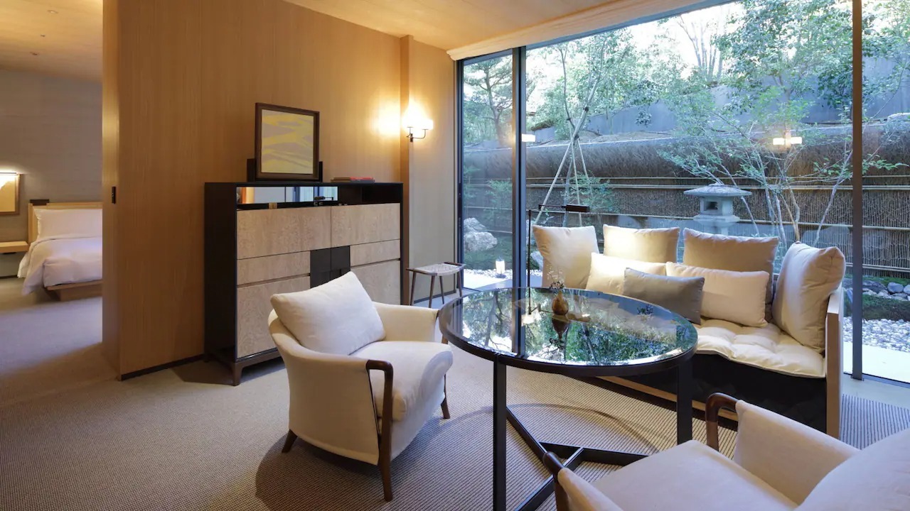 park-hyatt-kyoto-japan-familienluxusreisen-thefamilyproject-livingarea