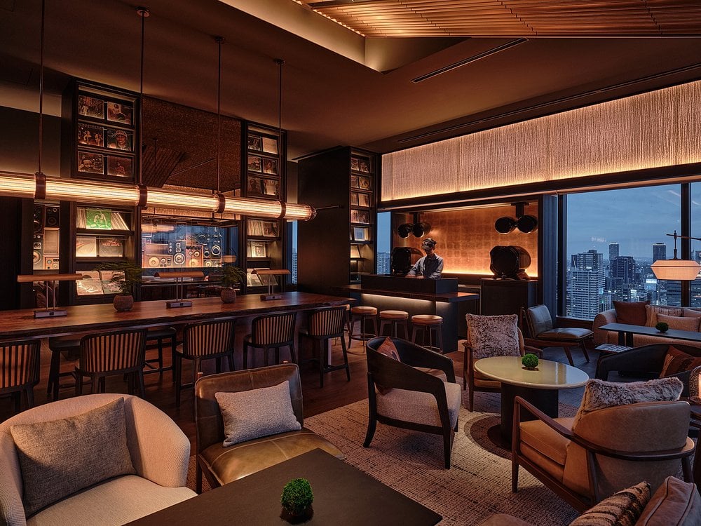 patina-osaka-japan-familienluxusreisen-thefamilyproject-bar-lounge