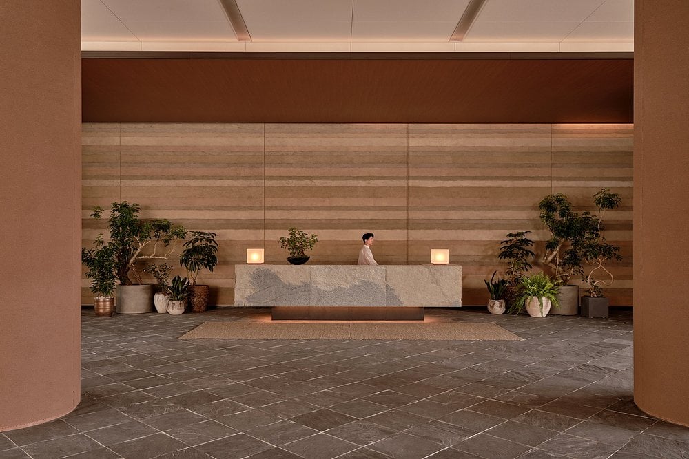 patina-osaka-japan-familienluxusreisen-thefamilyproject-lobby