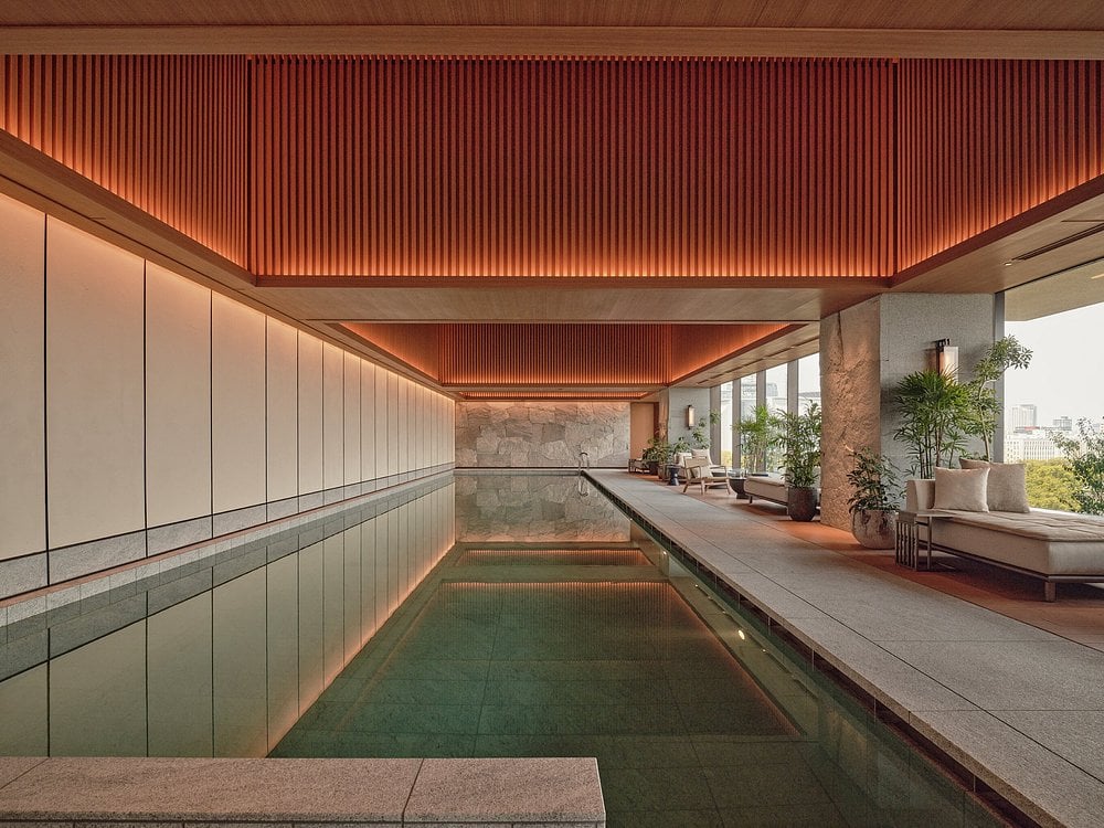 patina-osaka-japan-familienluxusreisen-thefamilyproject-pool