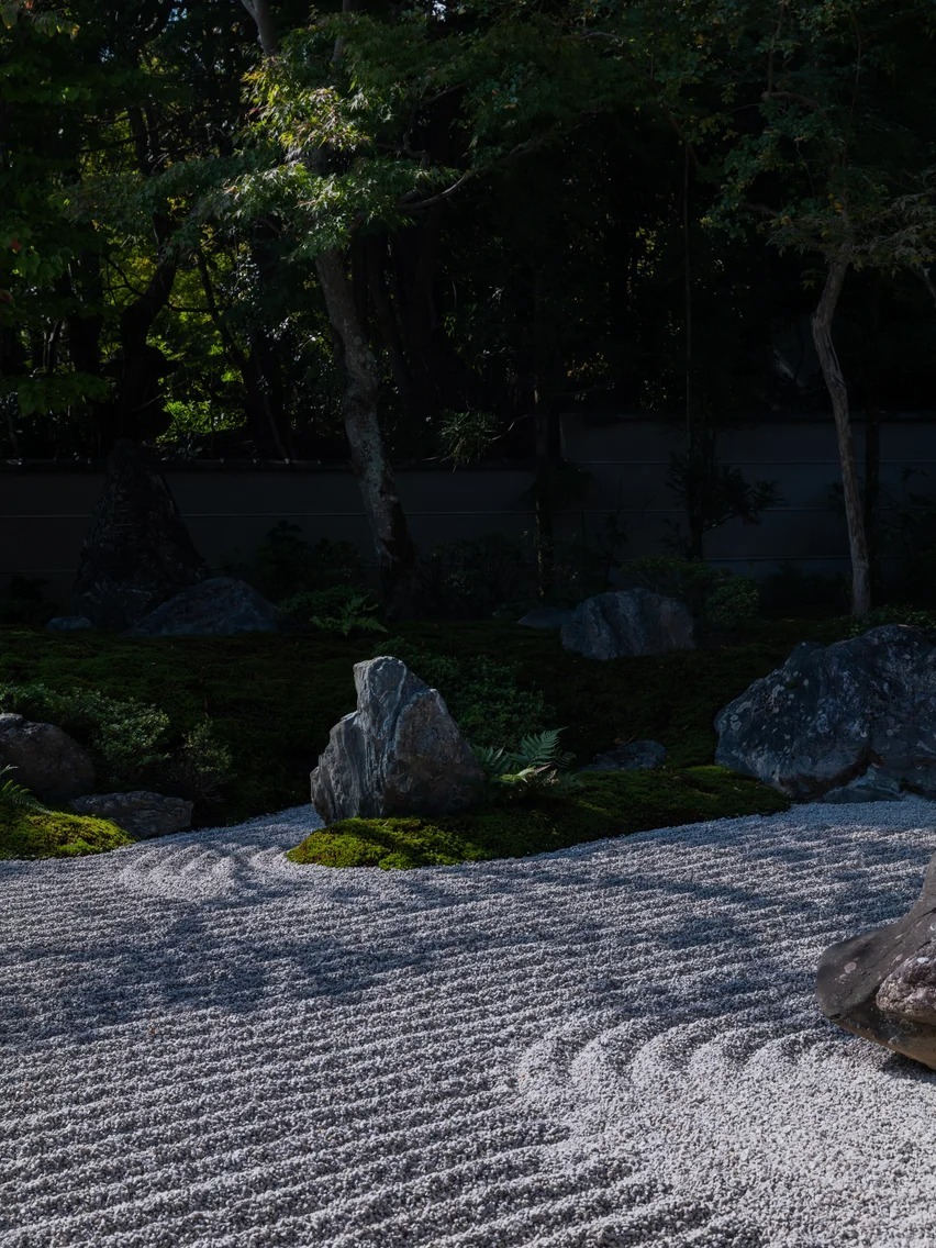 privatbild-six-senses-kyoto-familienluxusreisen-thefamilyproject-zen-garden