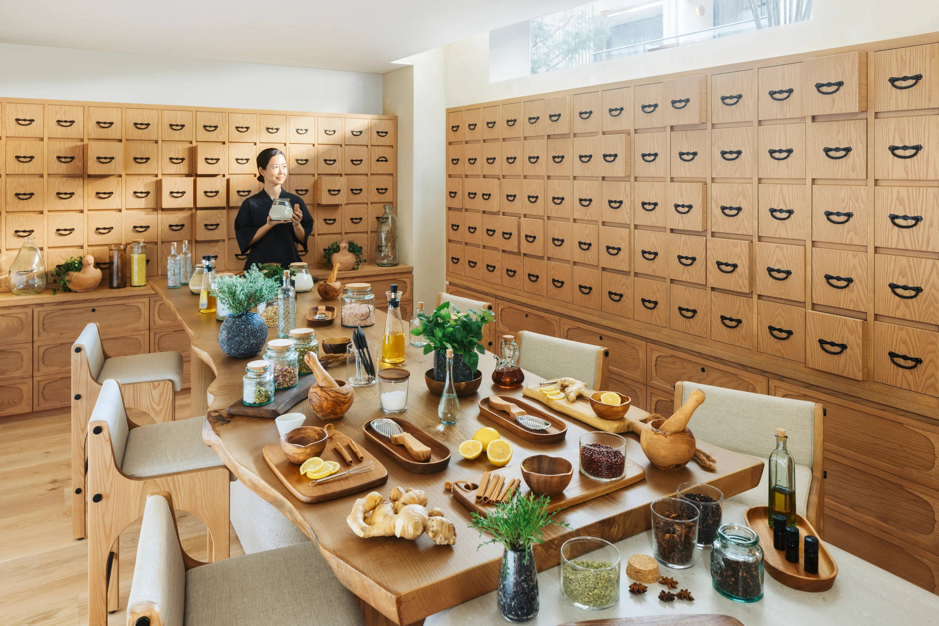 six-senses-kyoto-familienluxusreisen-thefamilyproject-alchemy-bar