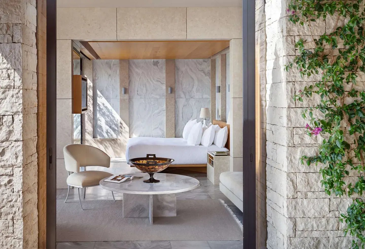 amanzoe-peloponnes-griechenland-schlafzimmer-familiengeeignet-kinderfreundlich-luxurios