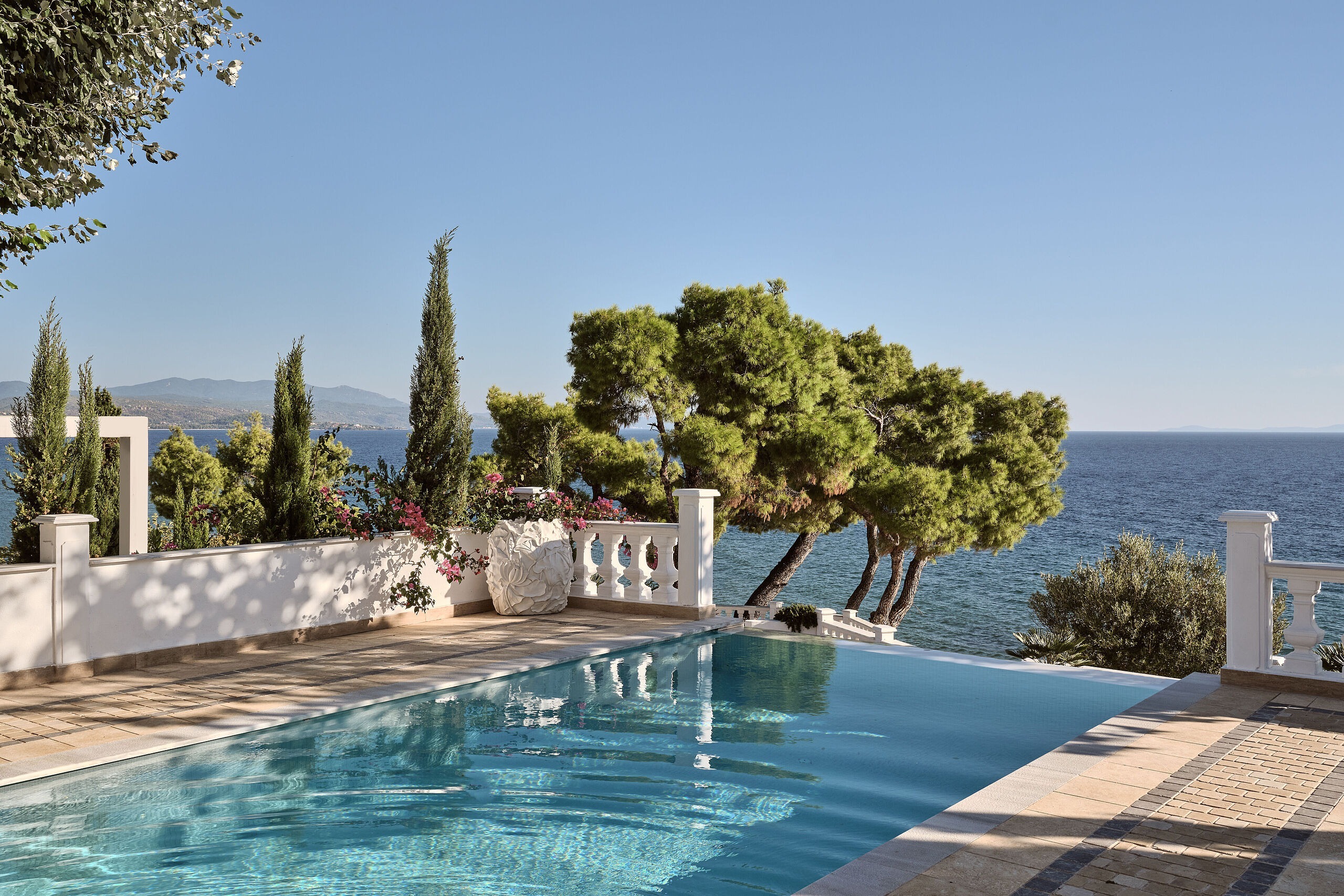 the-danai-griechenland-familienluxusreise-thefamilyproject-pool-villa