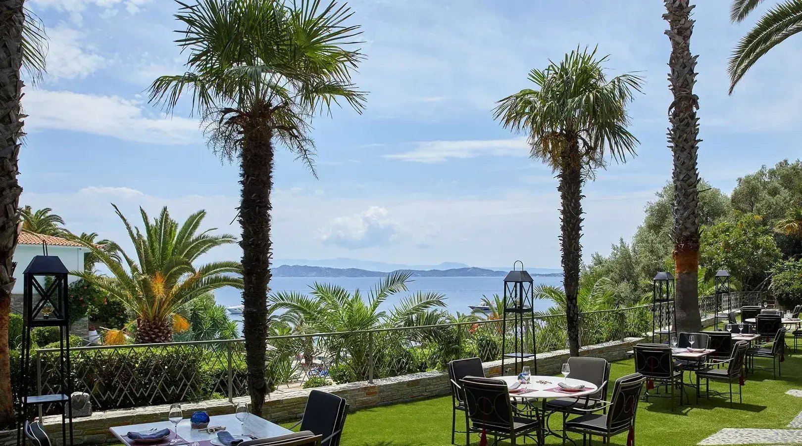 eagles-villas-chalkidiki-griechenland-essbereich-meerblick-familienfreundlich-luxurios-1