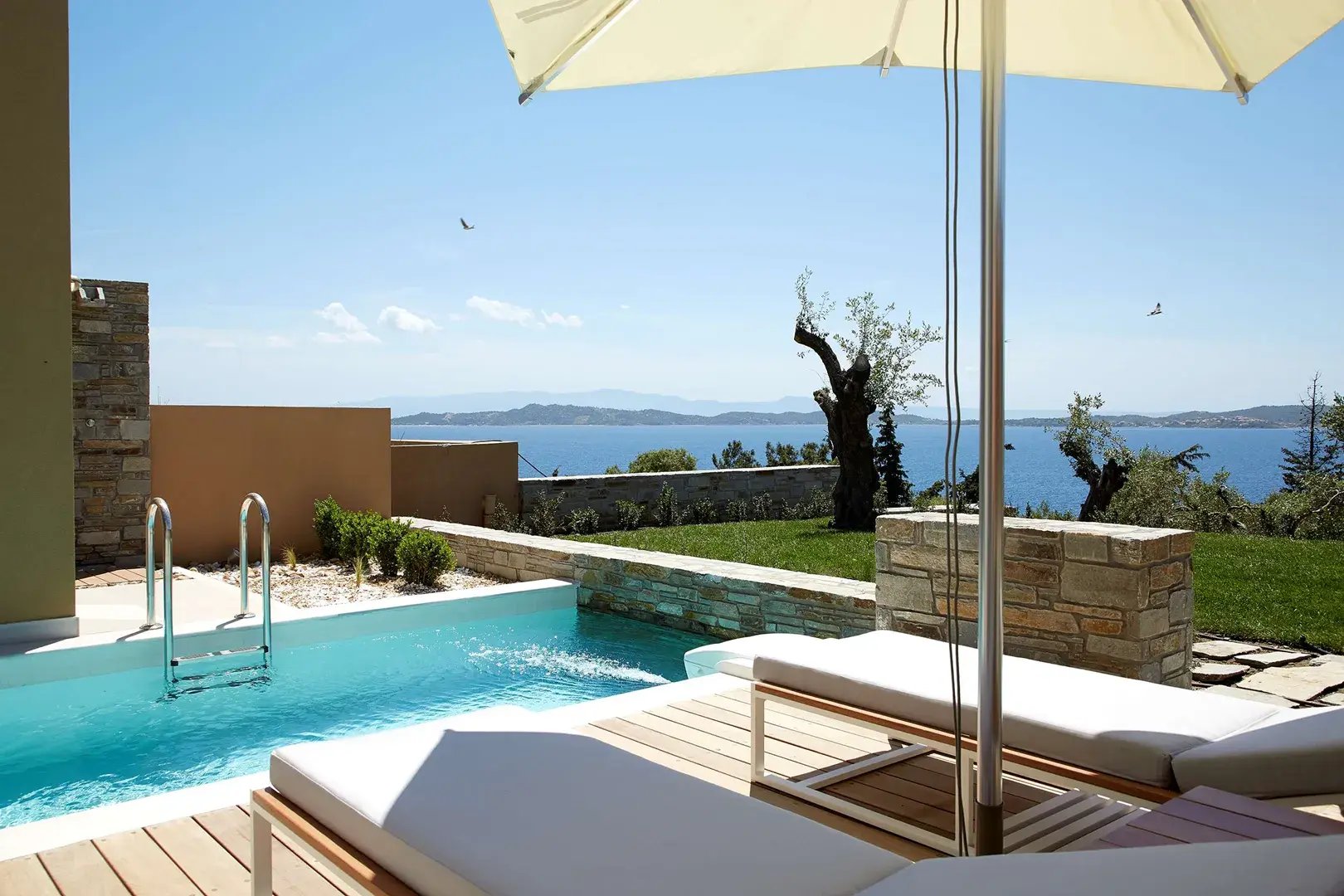 eagles-villas-chalkidiki-griechenland-pool-meerblick-familiengeeignet-luxurios