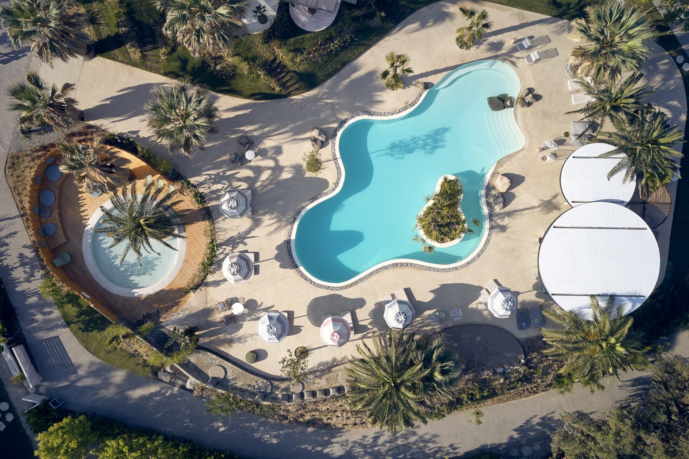 ekies-all-senses-resort-griechenland-familienluxusreisen-thefamilyproject-aerial
