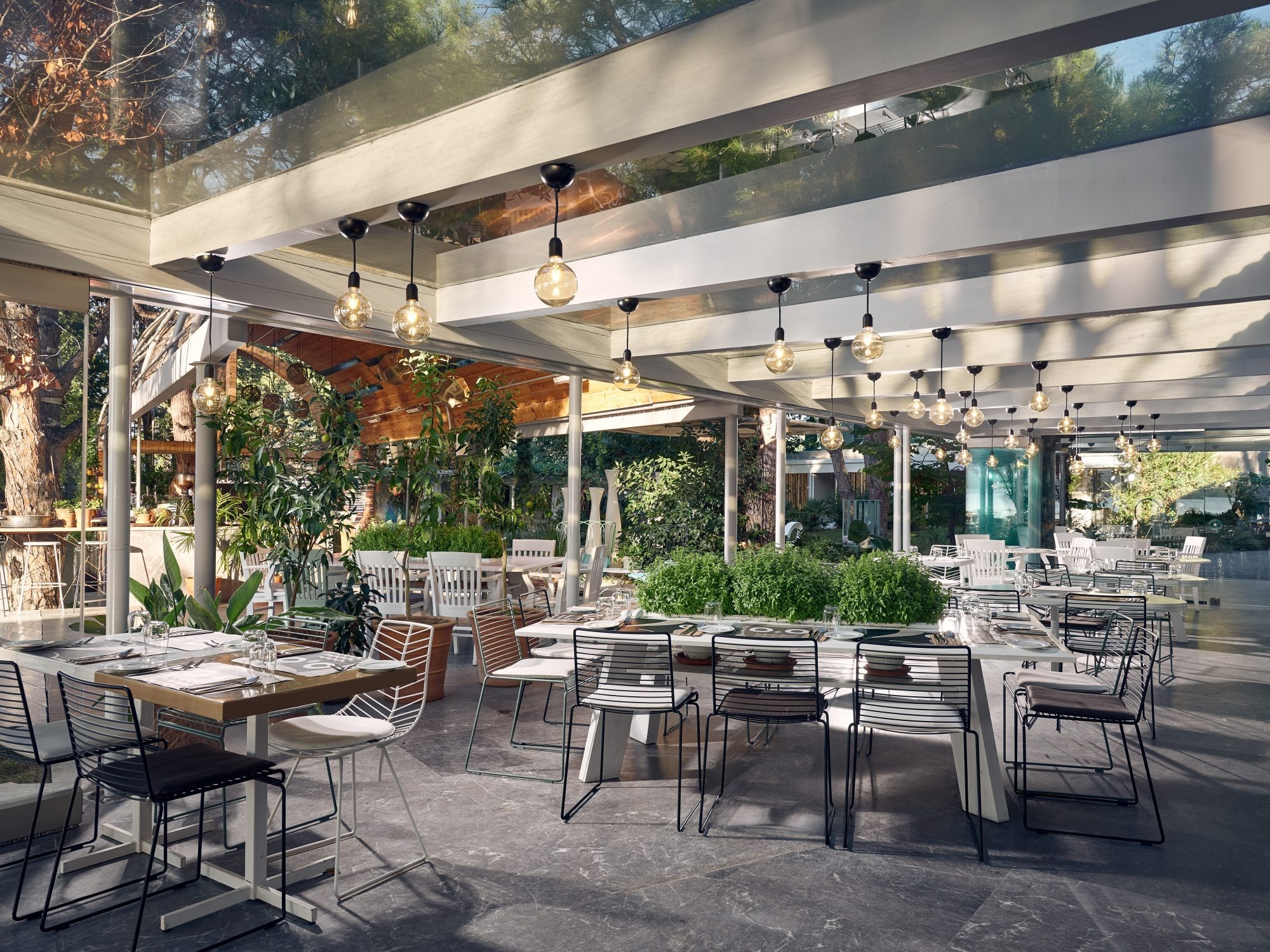 ekies-all-senses-resort-griechenland-familienluxusreisen-thefamilyproject-restaurant-casual