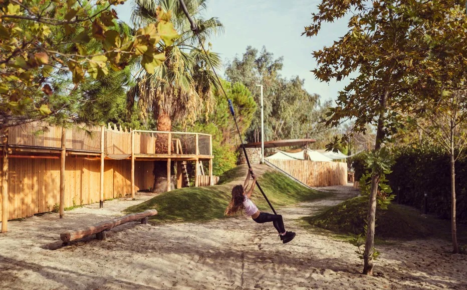 ekies-all-senses-resort-griechenland-familienluxusreisen-thefamilyproject-schaukel