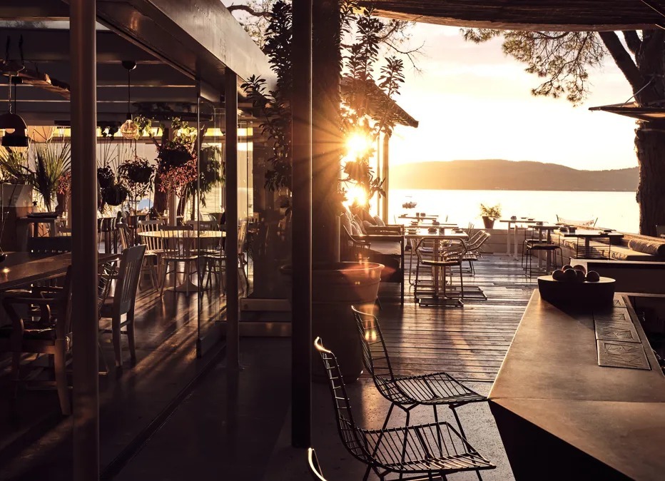ekies-all-senses-resort-griechenland-familienluxusreisen-thefamilyproject-terrasse
