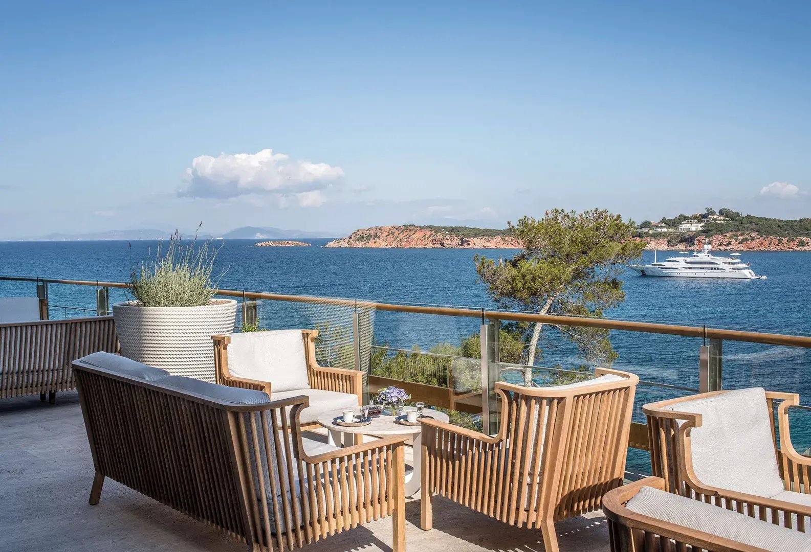 four-seasons-astir-palace-athen-griechenland-bar-familienkomfort-meerblick-exklusiv