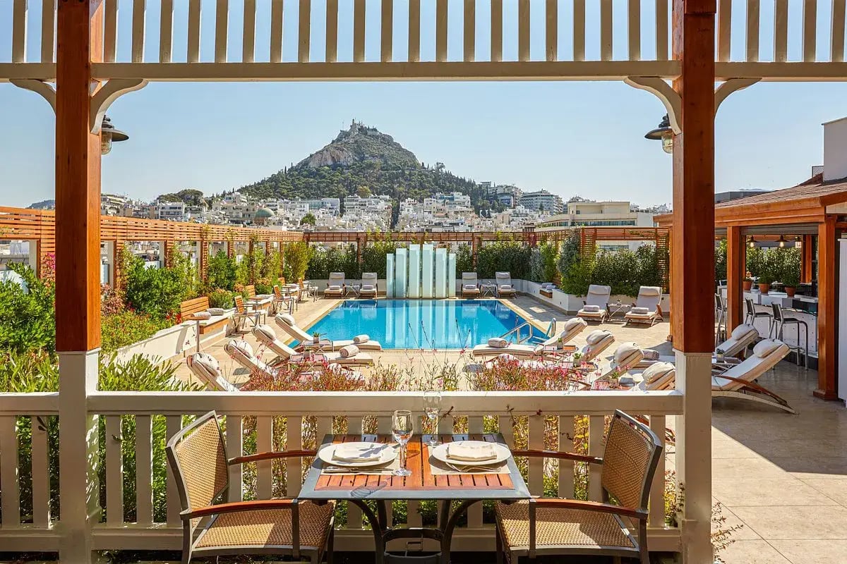3-hotel-grand-bretagne-poolbereich