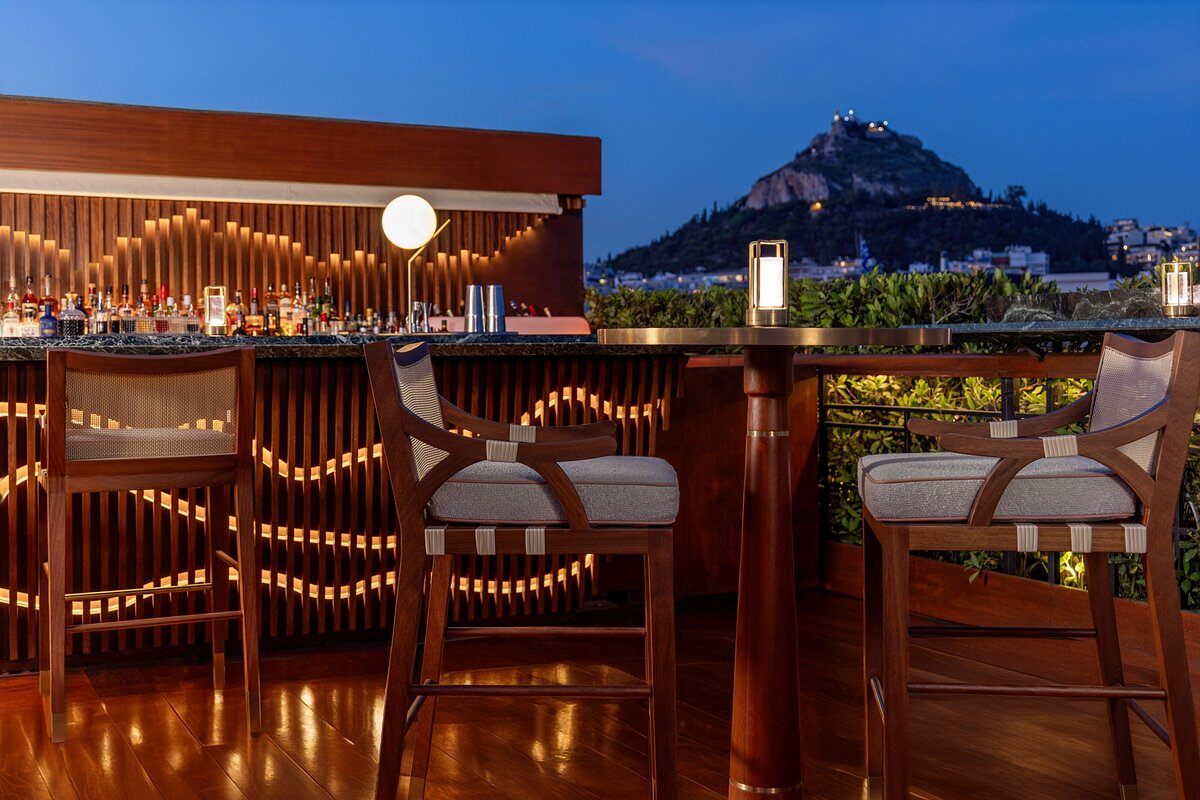 Hotel Grand Bretagne Athen Familienluxusreisen TheFamilyProject Bar Lounge