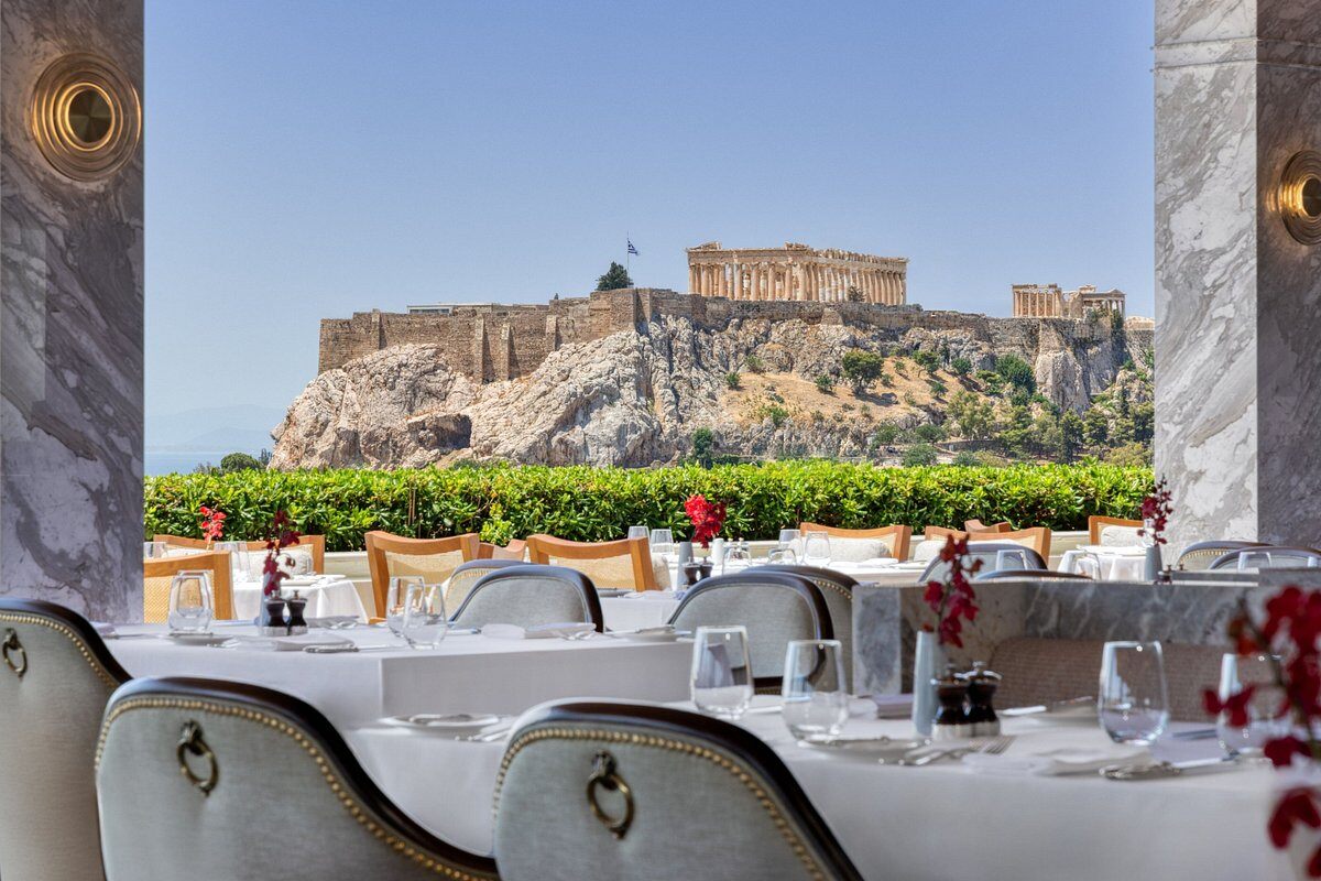 Hotel Grand Bretagne Athen Familienluxusreisen TheFamilyProject Bar und Restaurant