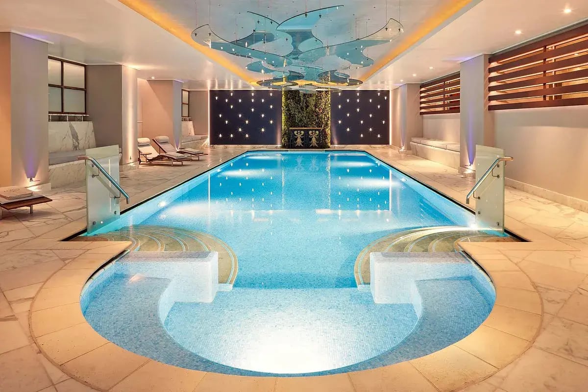 hotel-grand-bretagne-pool