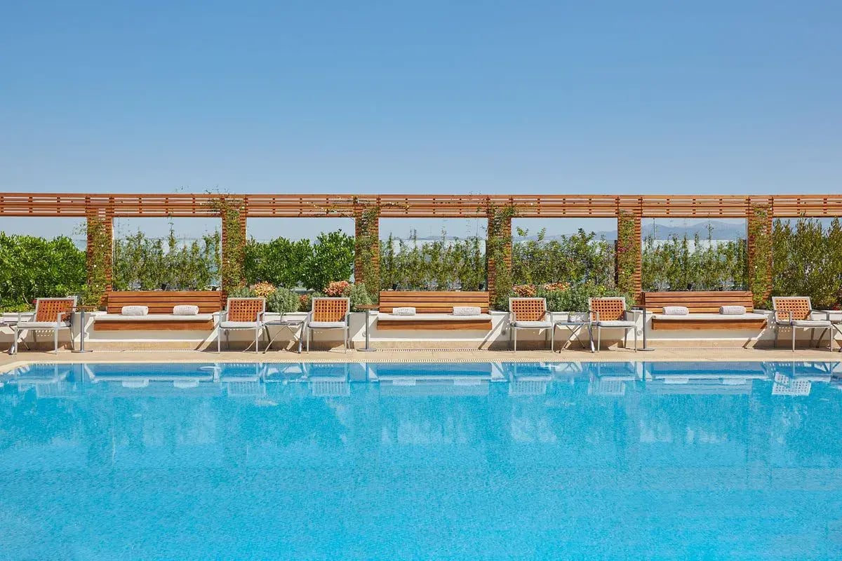 hotel-grand-bretagne-poollounge