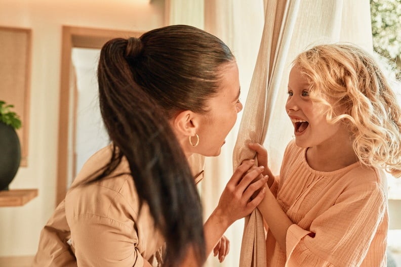 ikos-aria-kos-familienluxusreisen-mädchen