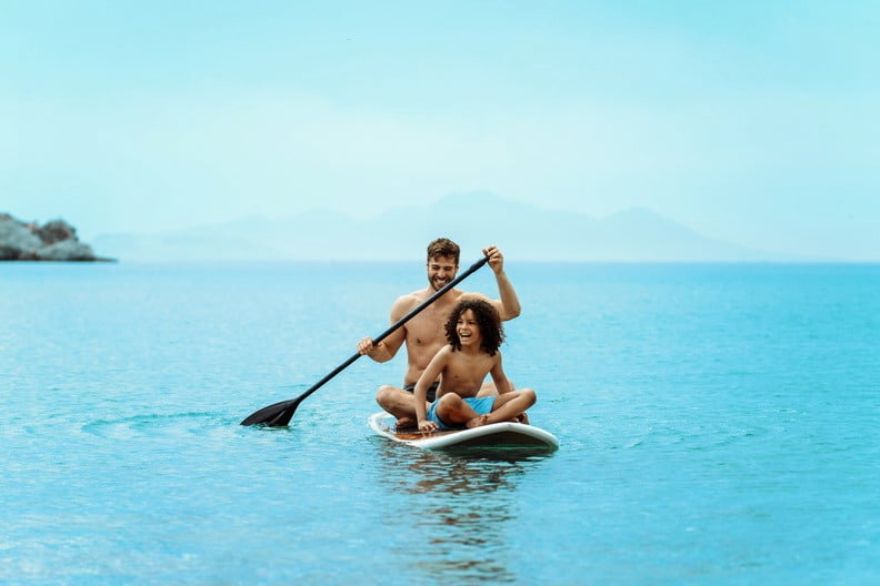 ikos-aria-kos-familienluxusreisen-standup-paddling