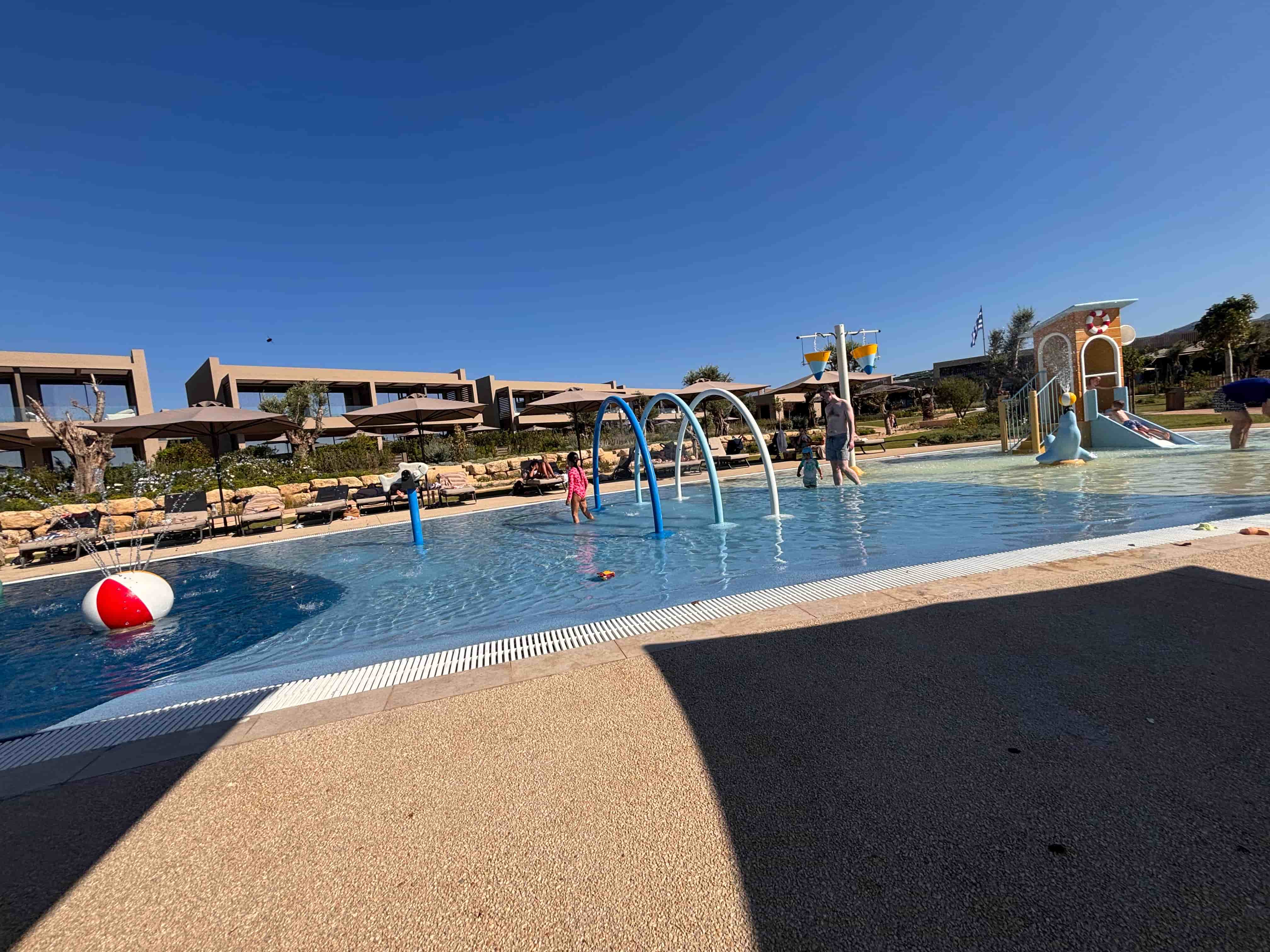 ikos-kissamos-griechenland-familienluxusreisen-thefamilyproject-privatbild-kids-pool