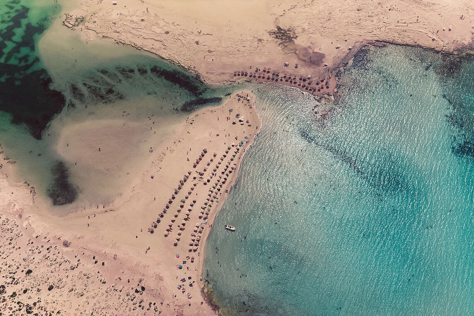 ikos-kissamos-griechenland-familienluxusreisen-thefamilyproject-luftbildaufnahme strand