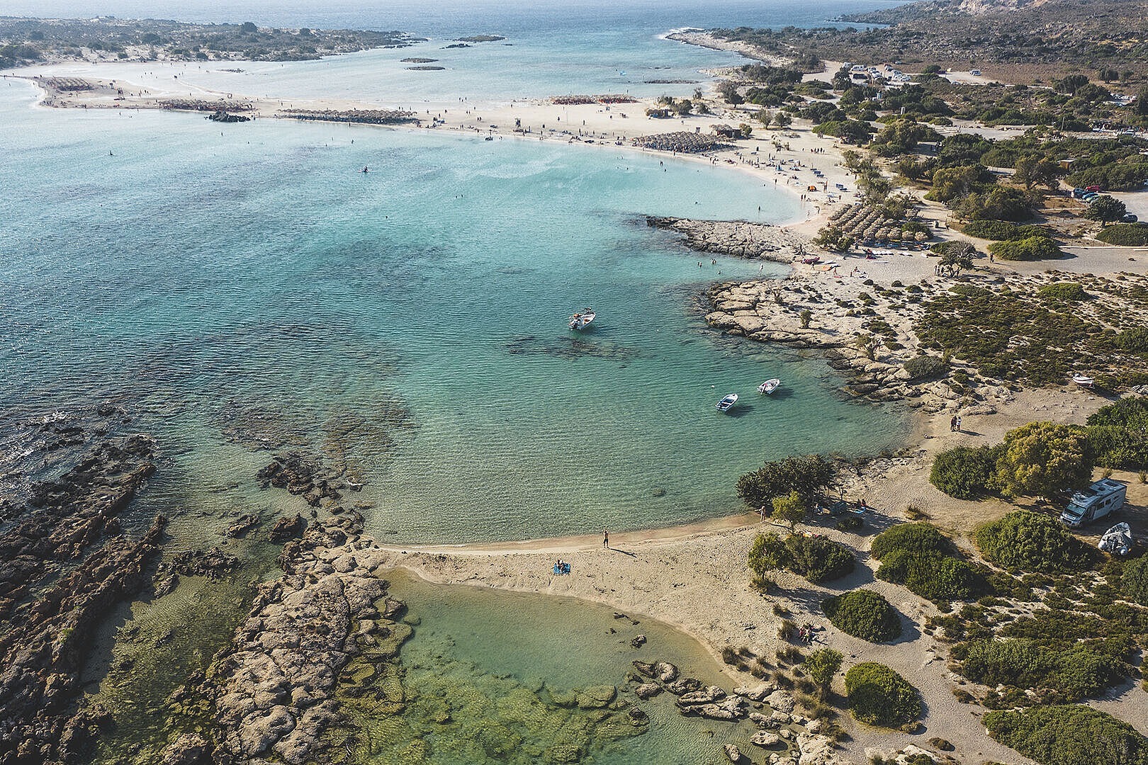 ikos-kissamos-griechenland-familienluxusreisen-thefamilyproject-naturbelassender-strand