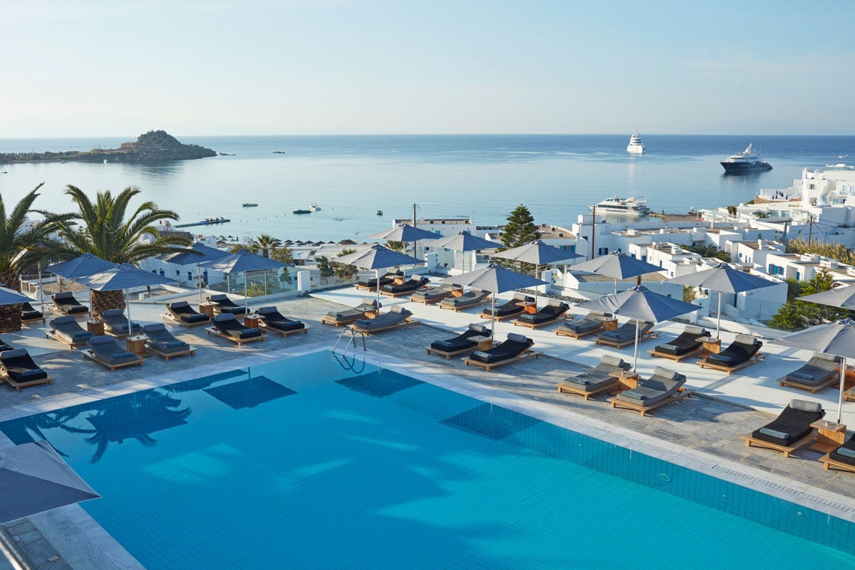 Myconian Pool mit Blick aufs Meer