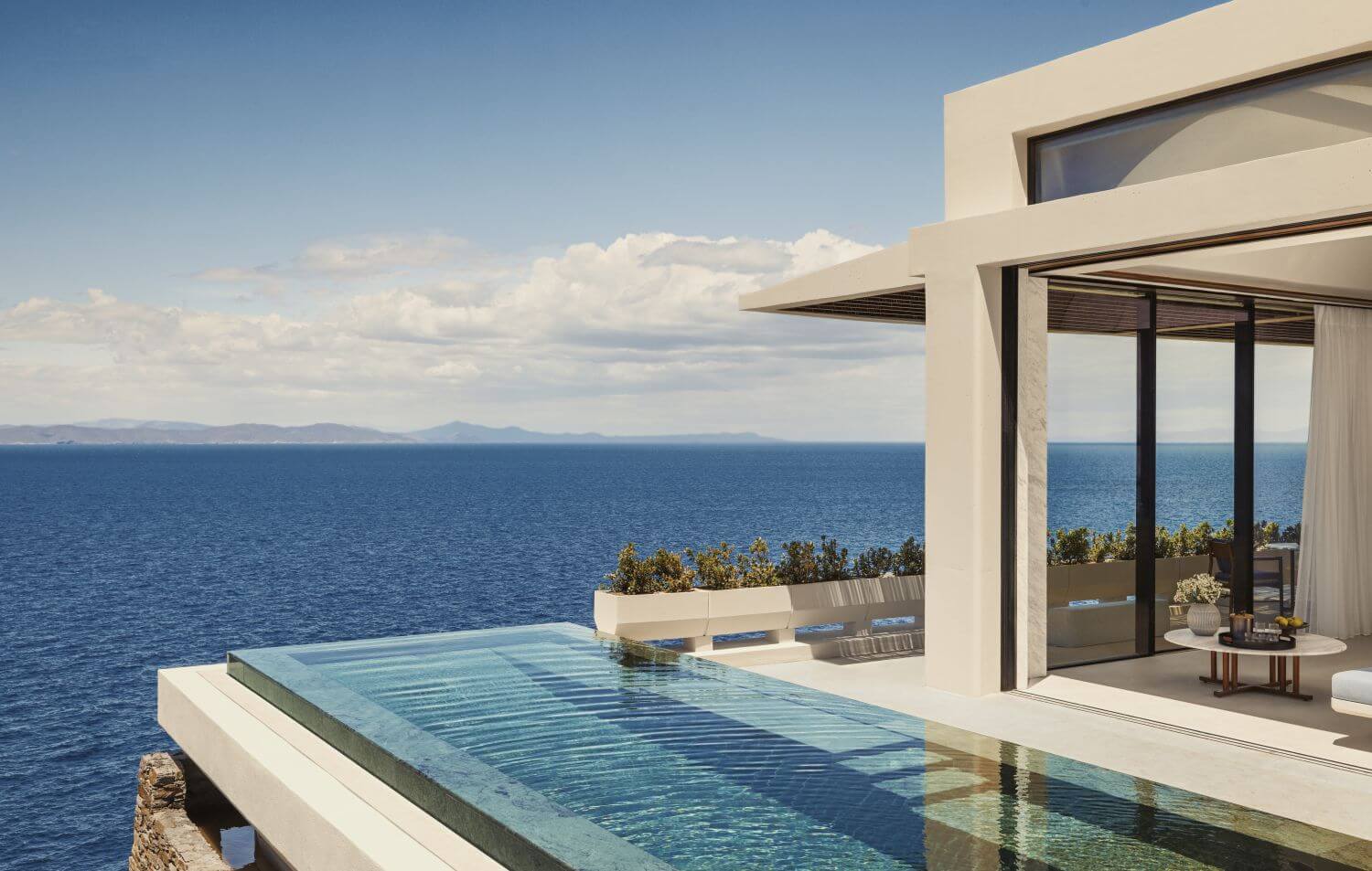 one-and-only-kea-island-familienluxusreisen-One-Bedroom-Panoramic-Side-Pool-View