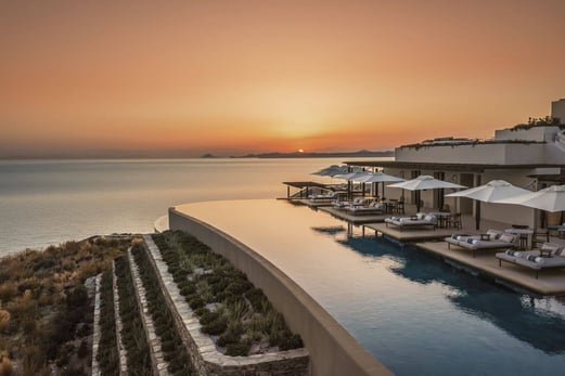 one-and-only-kea-island-familienluxusreisen-poolbar