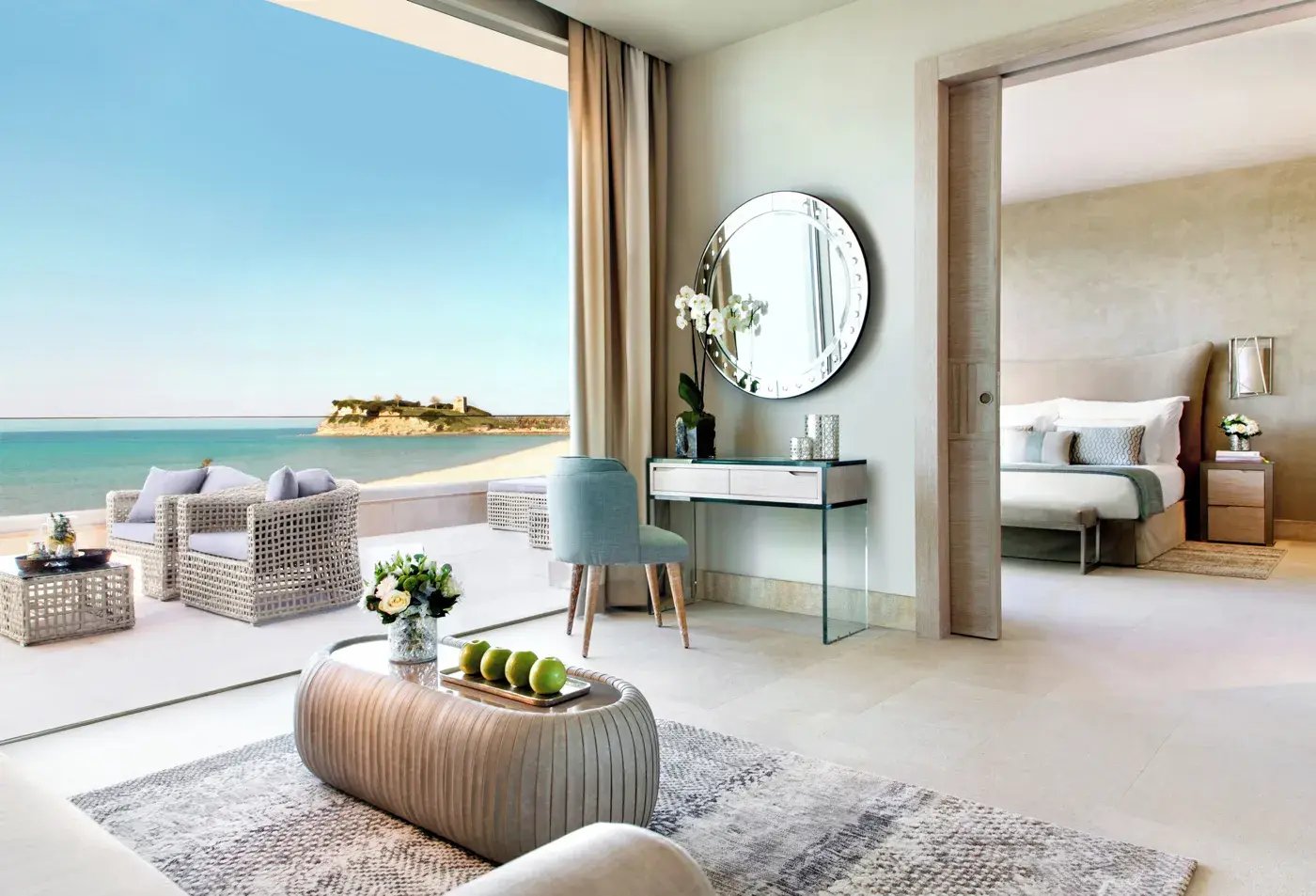 Geräumige, moderne Suite am Meer.