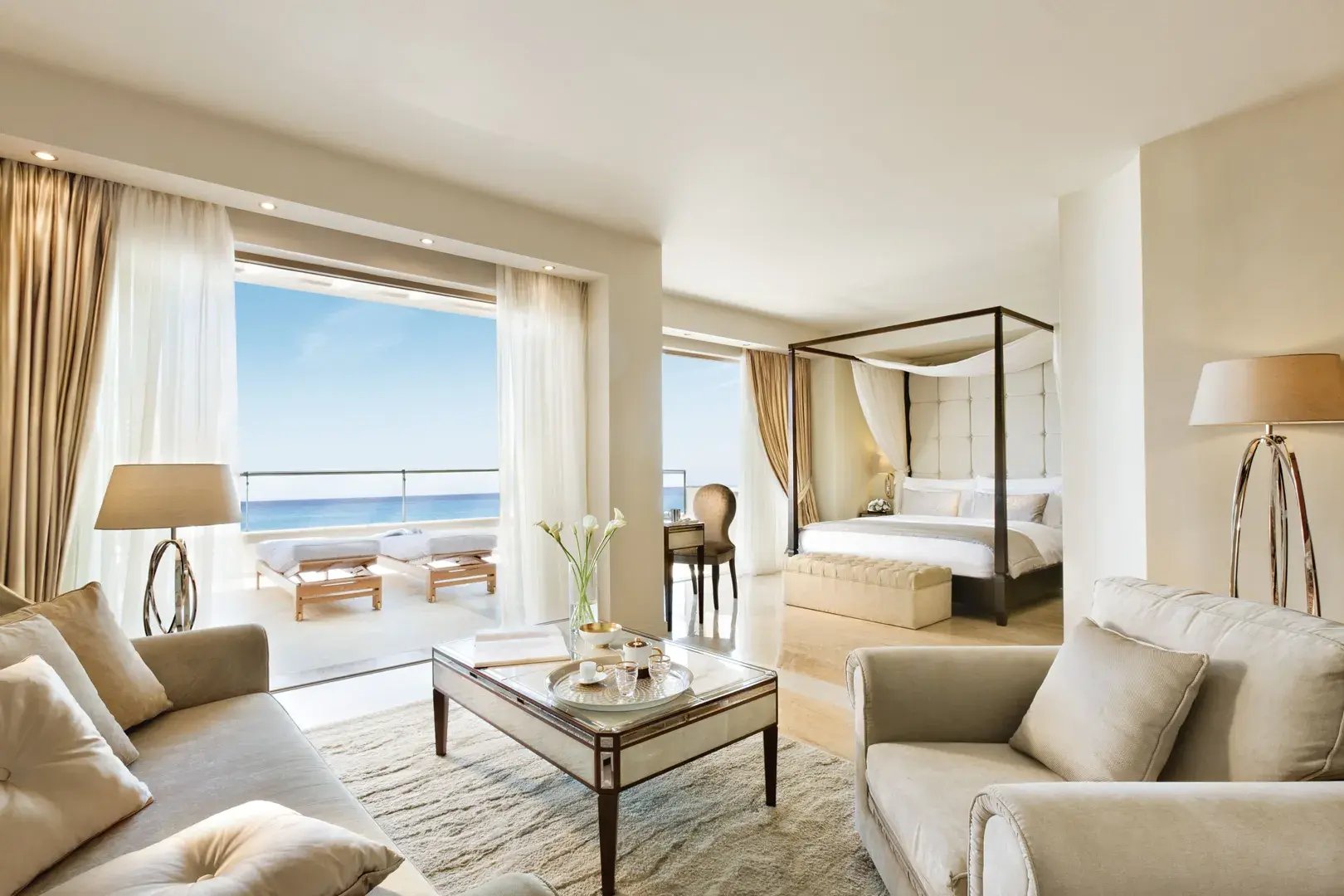 Geräumige, moderne Suite am Meer.