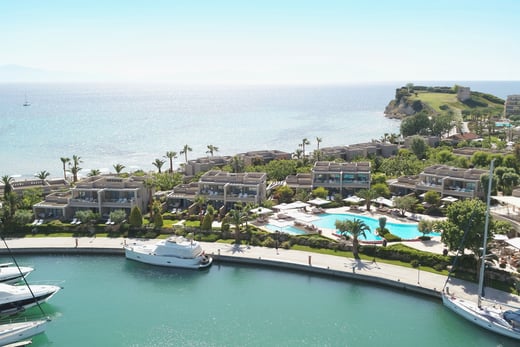 sani-asterias-griechenland-familienluxusreise-thefamilyproject-blick-auf-das-resort