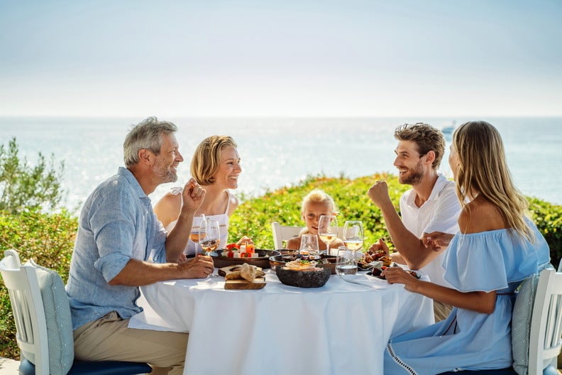 sani-club-halkidiki-familienluxusreisen-familie-lunch