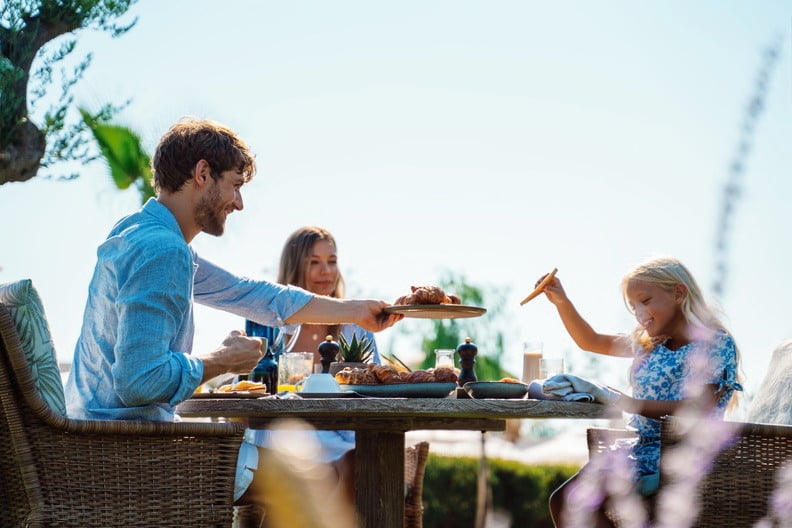 sani-club-halkidiki-familienluxusreisen-familien-frühstück
