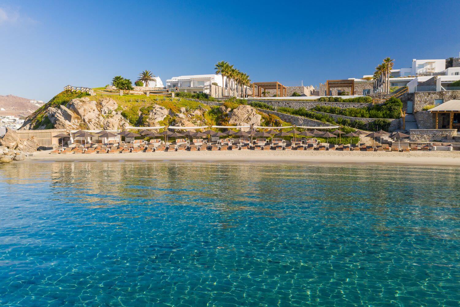santa-marina-mykonos-familienluxusreisen-hotelansicht