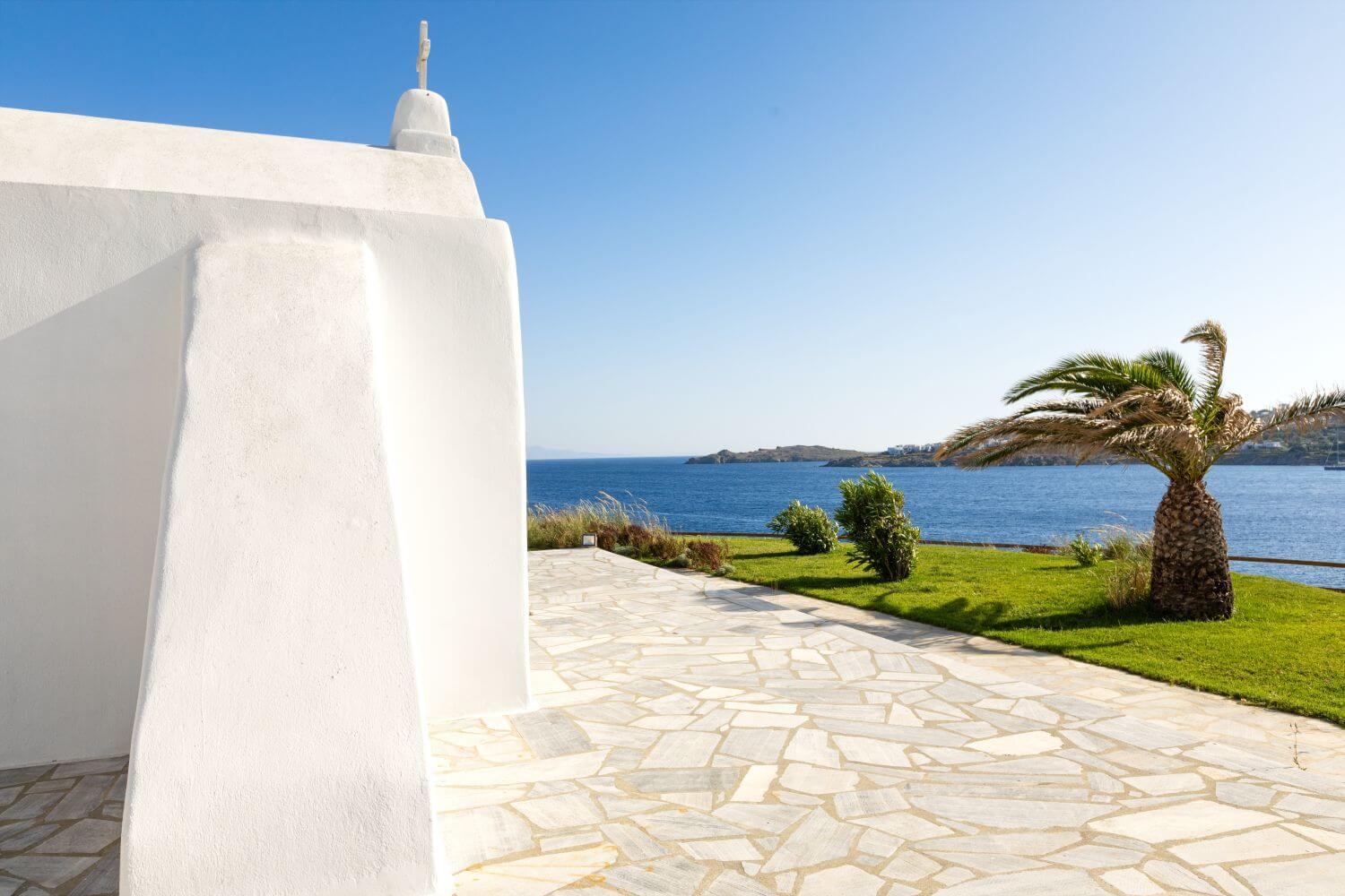 santa-marina-mykonos-familienluxusreisen-kirche