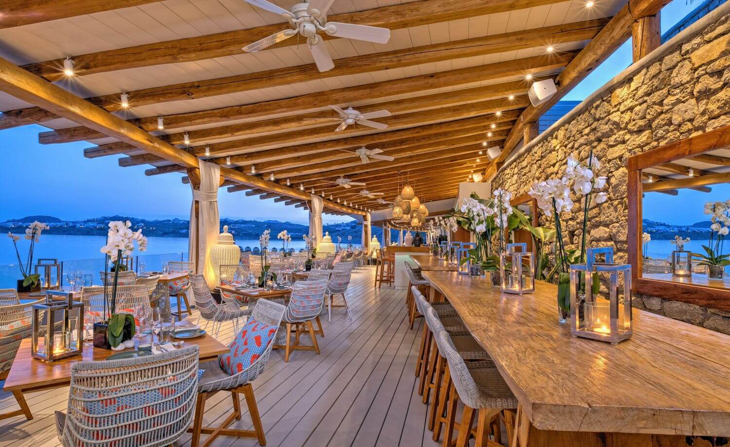 santa-marina-mykonos-familienluxusreisen-restaurant