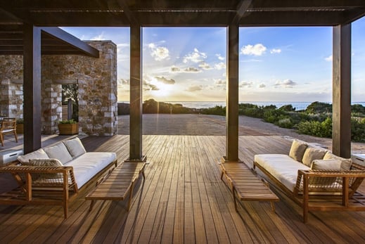 the-romanos-familienluxusreisen-beach-lounge