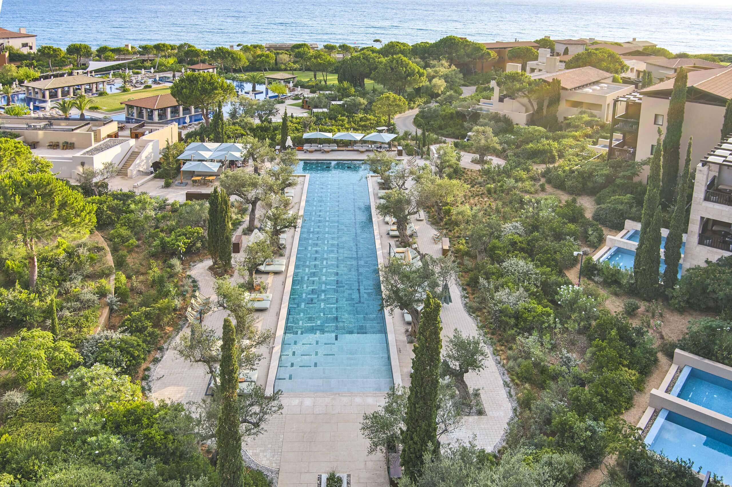 the-romanos-familienluxusreisen-pool-vogelperspektive