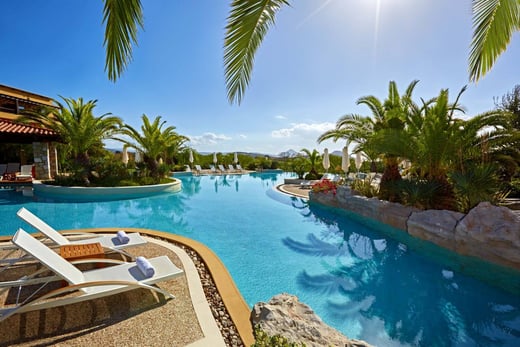 the-westin-resort-costa-navarino-familienluxusreisen-pool