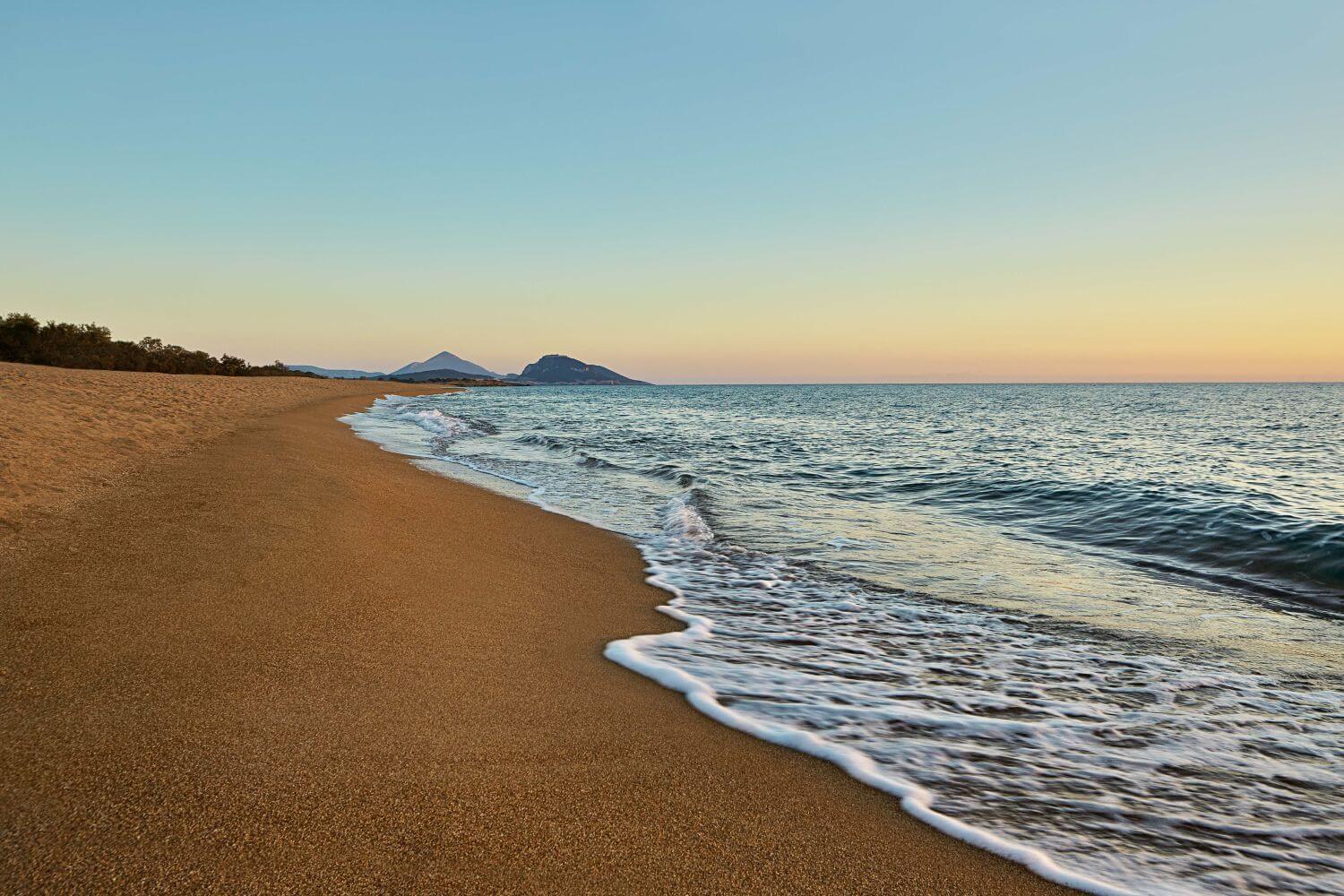 the-westin-resort-costa-navarino-familienluxusreisen-strand