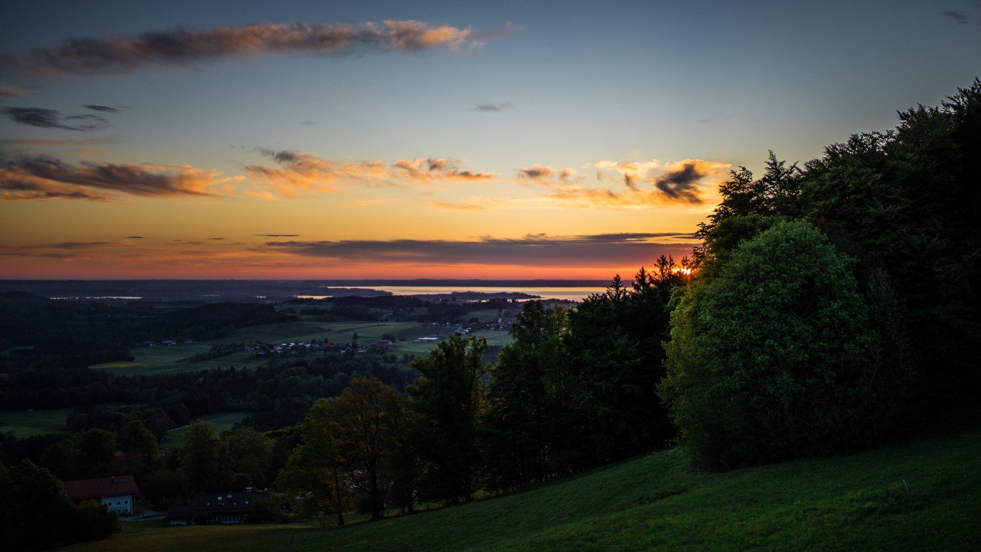 Chiemsee-Chalet-Aussicht-Abend-Sonnenuntergang-Berg