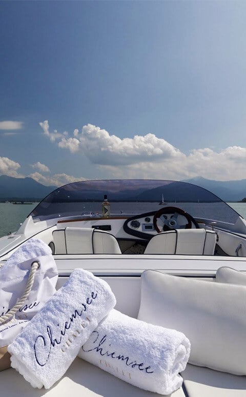 chiemsee-chalet-elektroyacht-fraueninsel-sommer-boot-eigeneyacht-insel-bayern