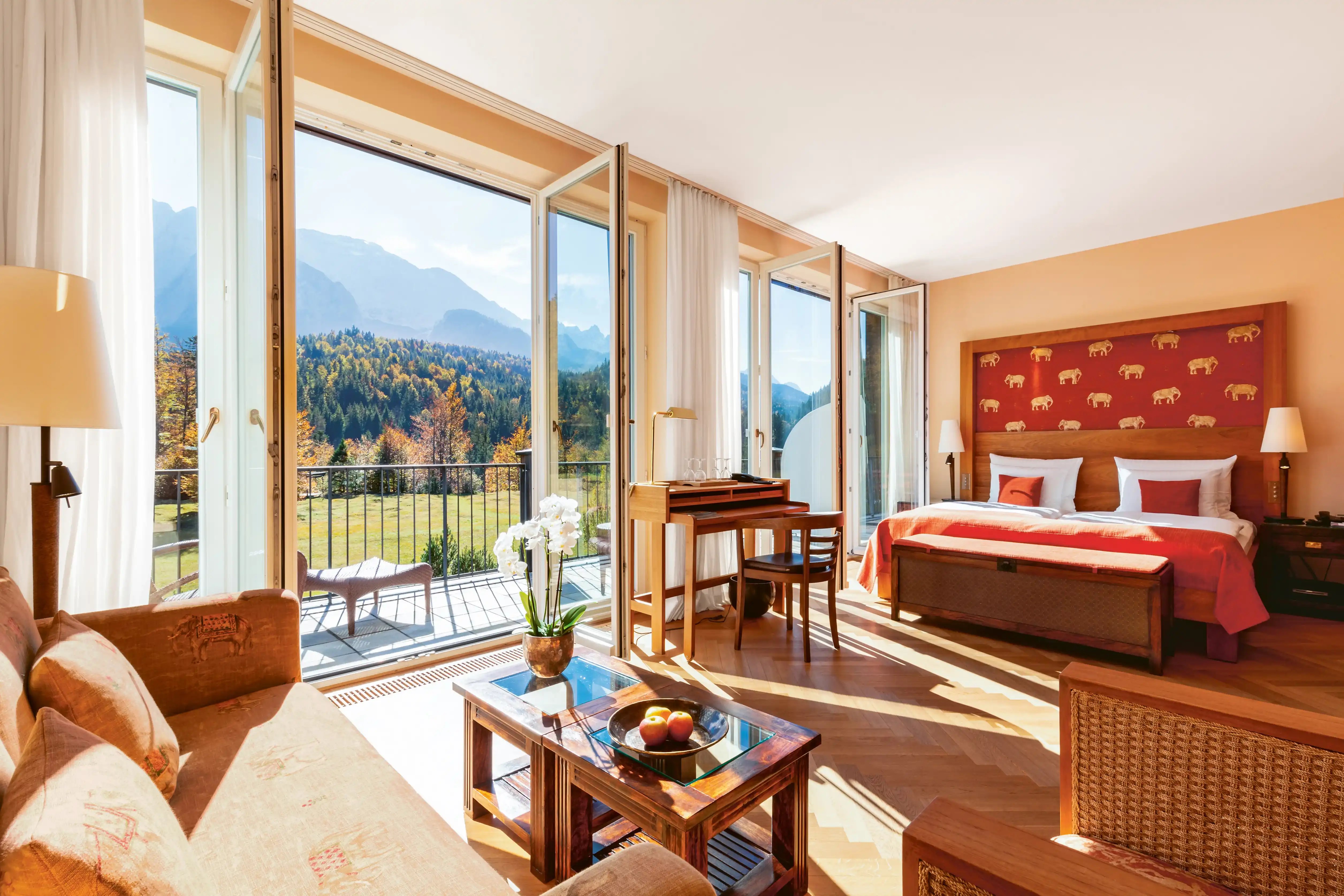 SchlossElmau_Hideaway_Rooms_JuniorSuite__c_SchlossElmau_181008_FF_ELM_Int_14_8_11zon