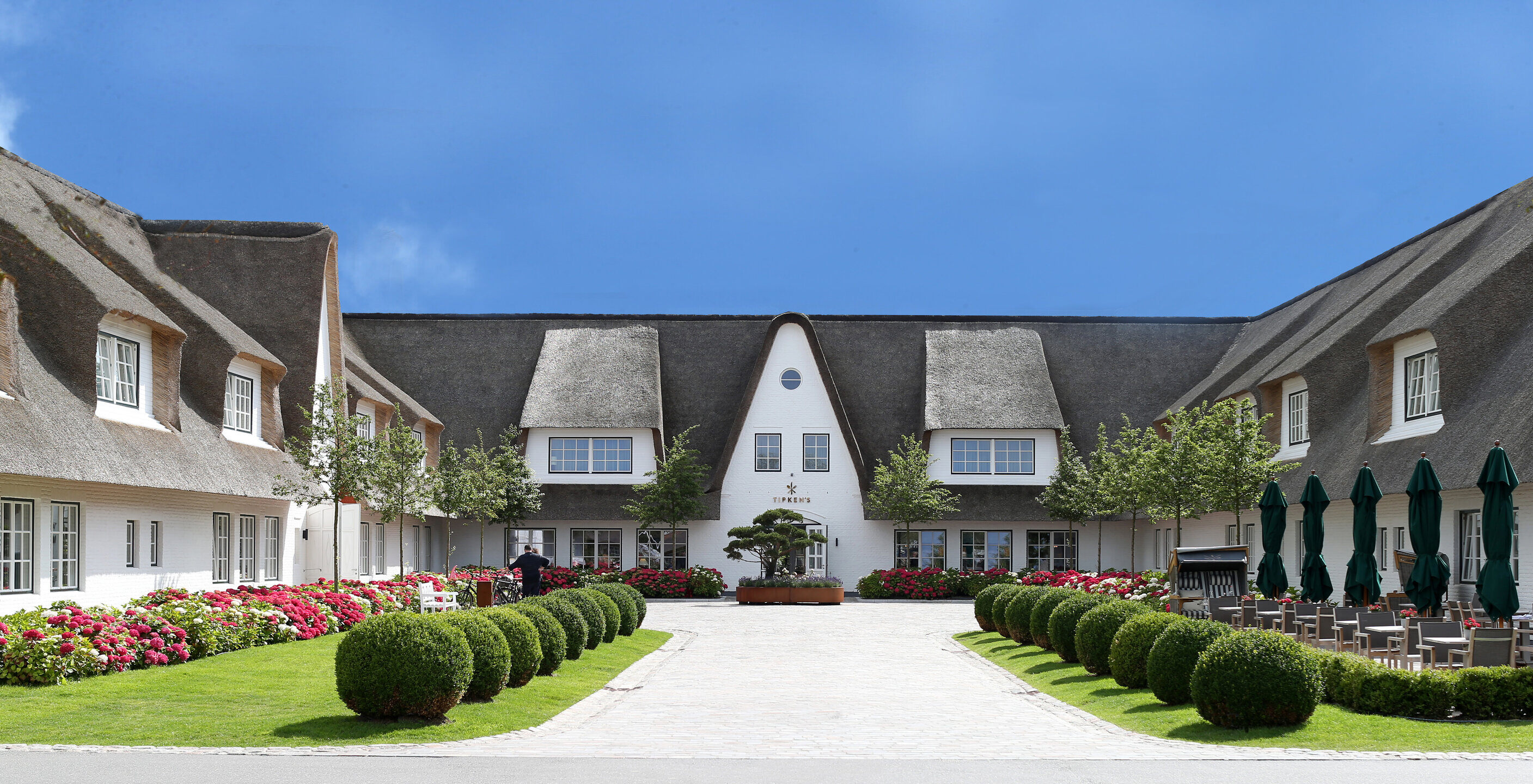 Severins Sylt und Spa Frontalaufnahme zur Hotelzufahrt