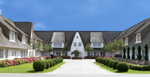 Severins Sylt und Spa Frontalaufnahme zur Hotelzufahrt
