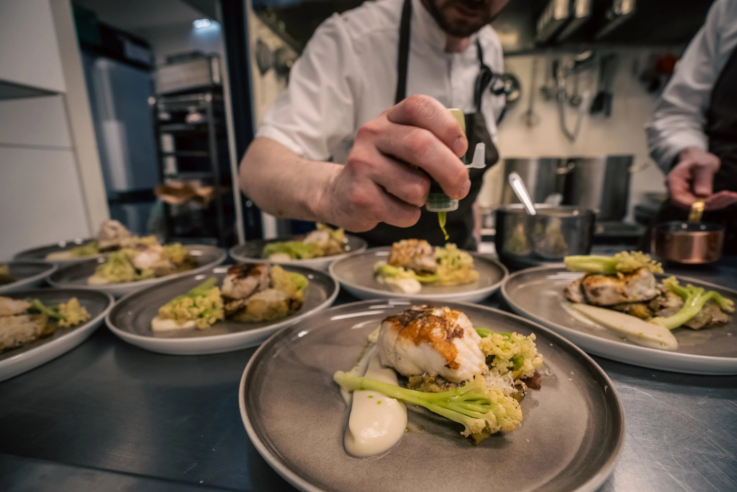 lyngen-experience-norwegen-familienluxusreise-thefamilyproject-dinner